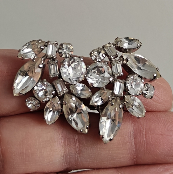 Stunning Clear Crystals Earrings Unsigned Sherman - Picture 2 of 15